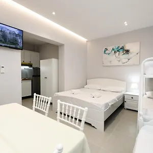 Pensión Feliz - Premium With Free Private Parking, Vlorë
